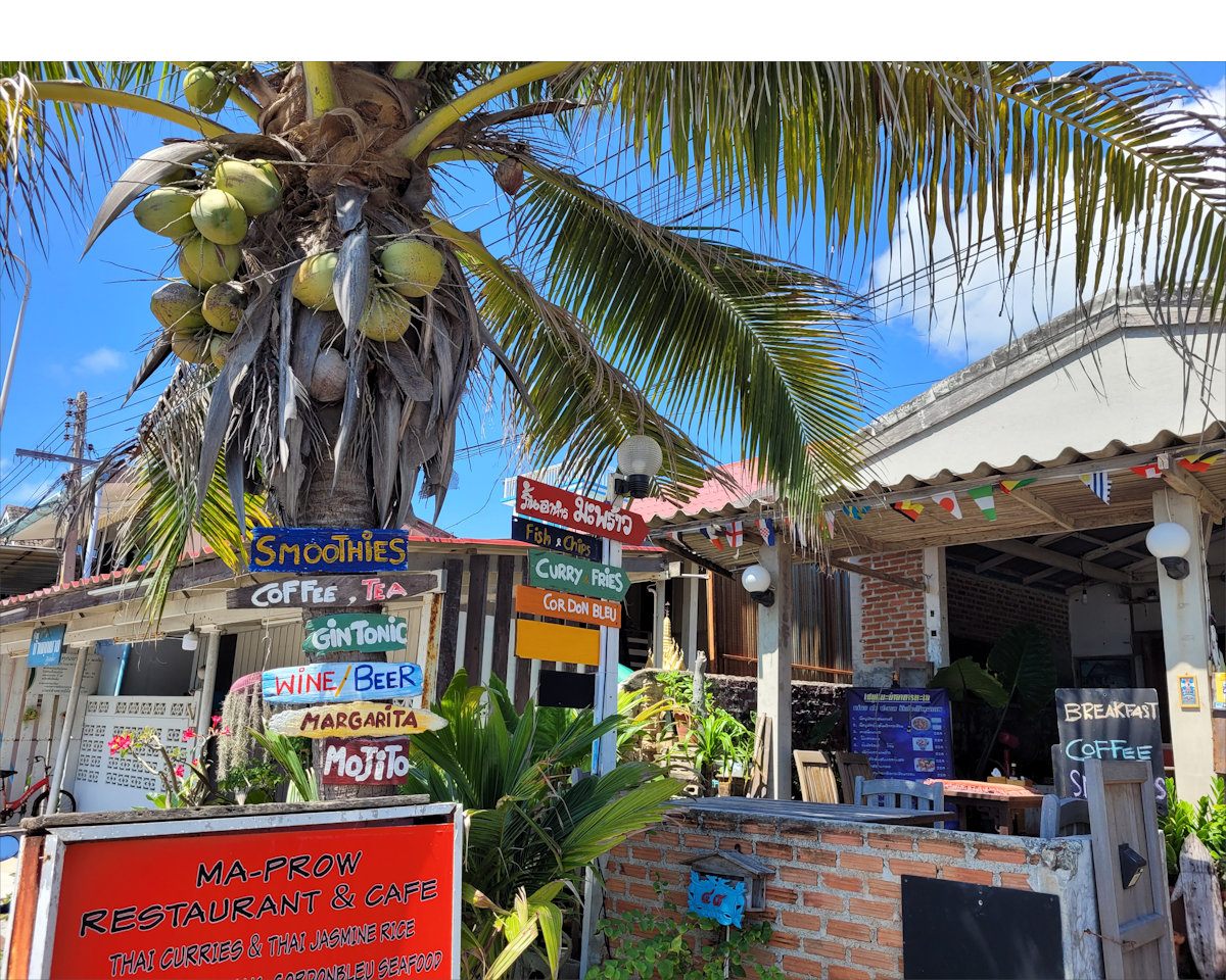 Prachuap, Ma-Prow Restaurant and Cafe on the beach