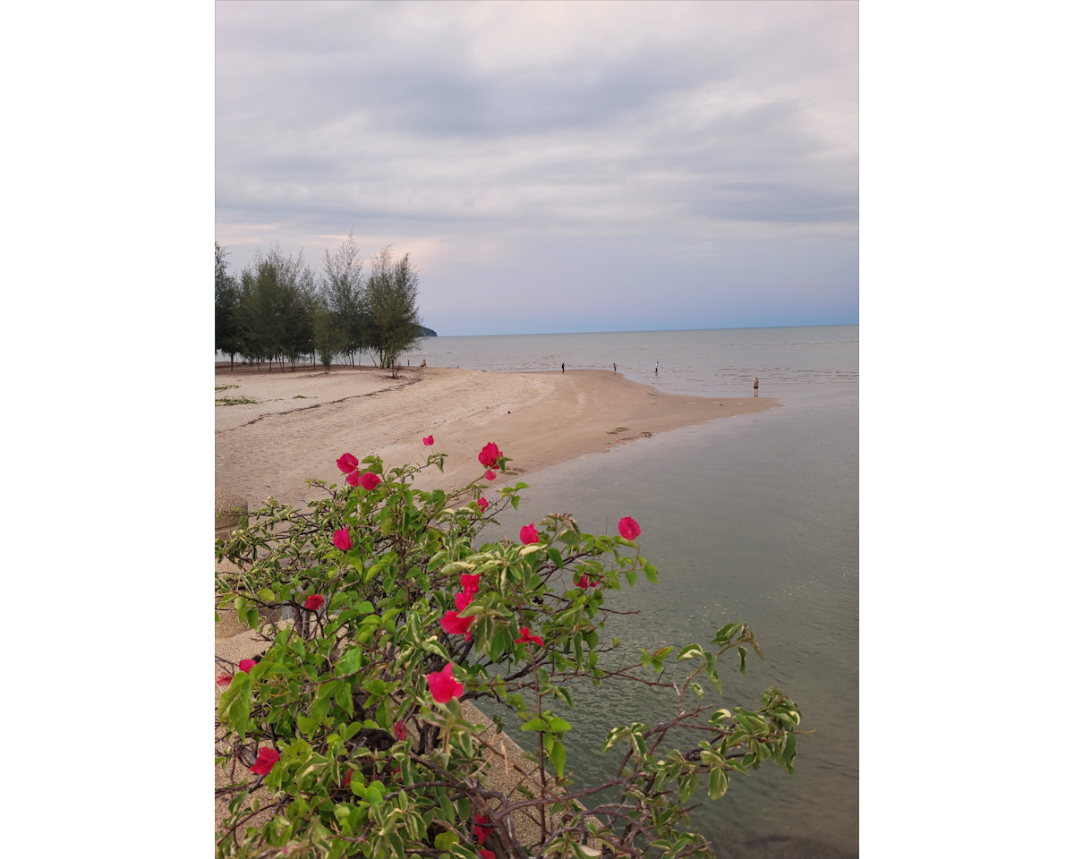 Prachuap, endless sandy beaches