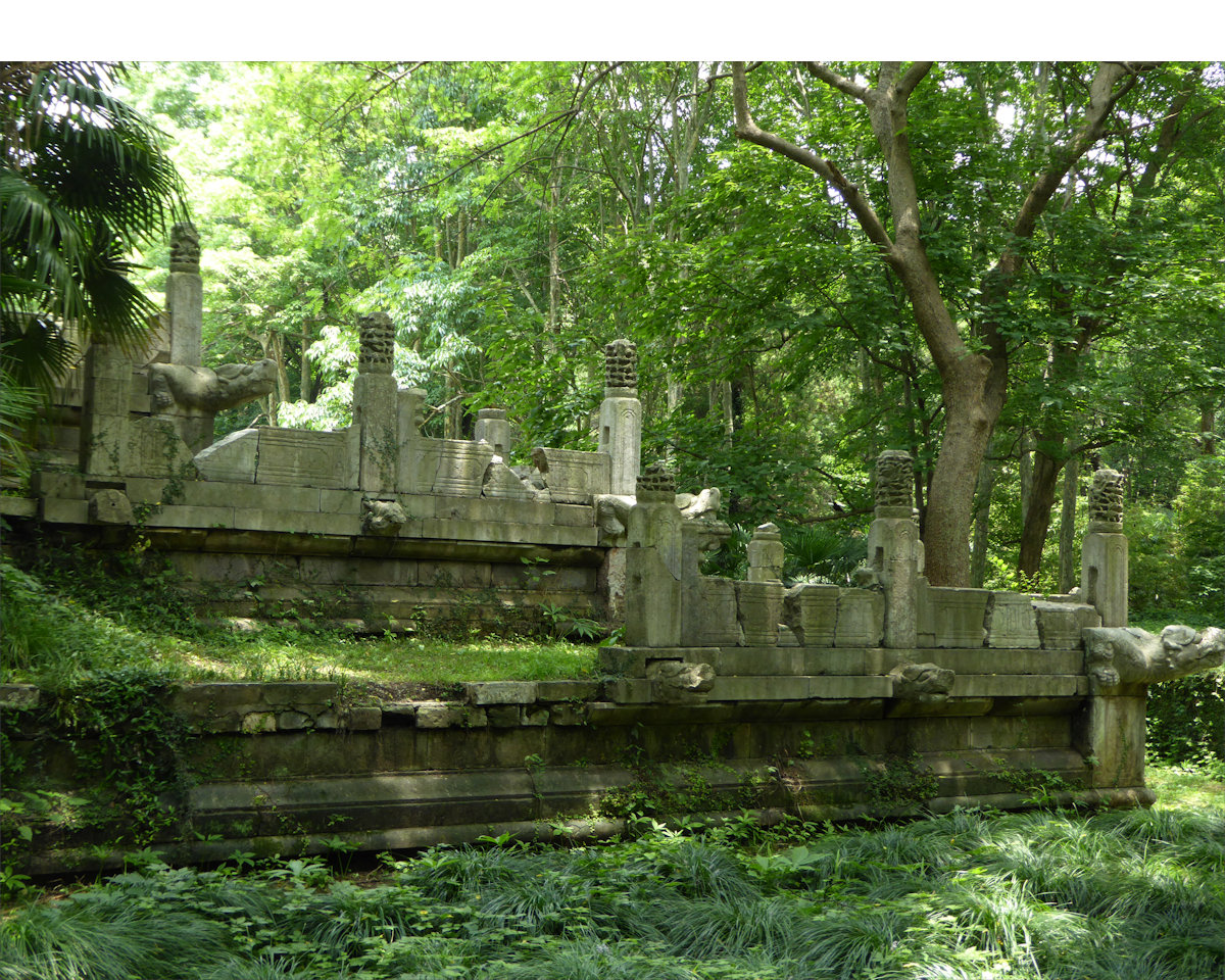 Nanjing - Ruins at Purple Mountain